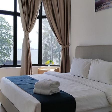 Mutiara Melaka Beach Resort - Islamic Compliance Only Tangga Batu Екстериор снимка