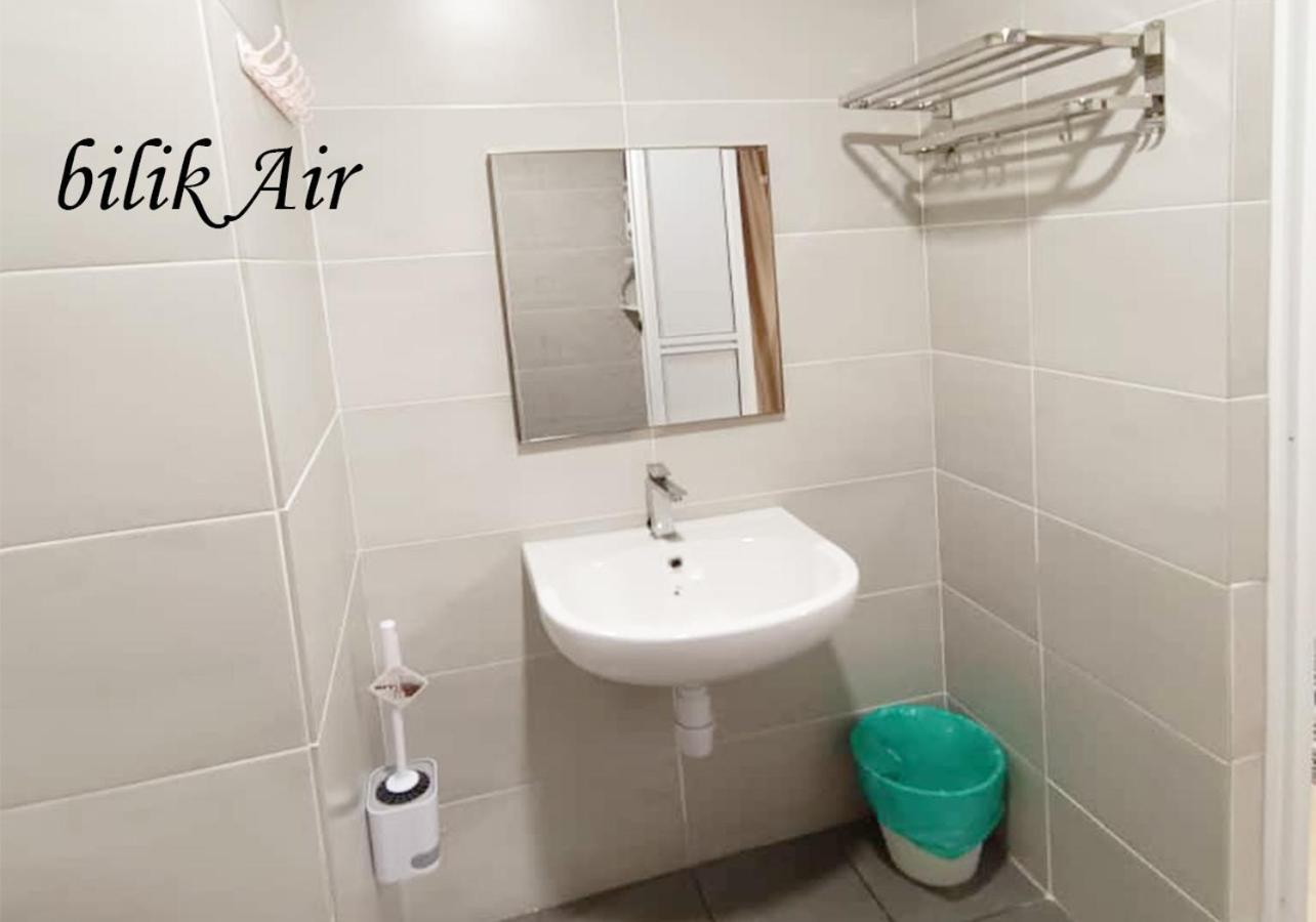Mutiara Melaka Beach Resort - Islamic Compliance Only Tangga Batu Екстериор снимка