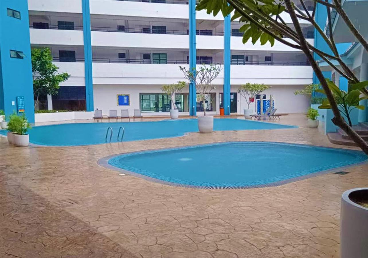 Mutiara Melaka Beach Resort - Islamic Compliance Only Tangga Batu Екстериор снимка